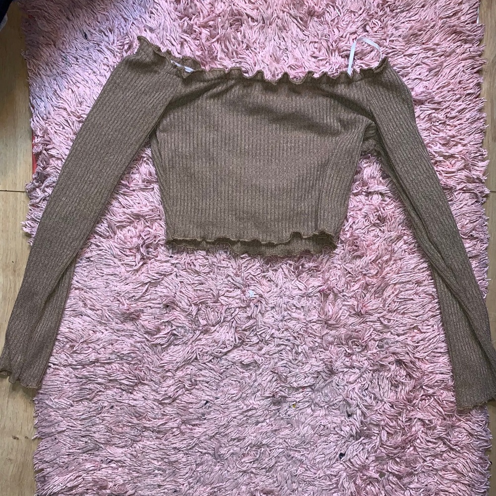 OFF THE SHOULDER CROP TOP